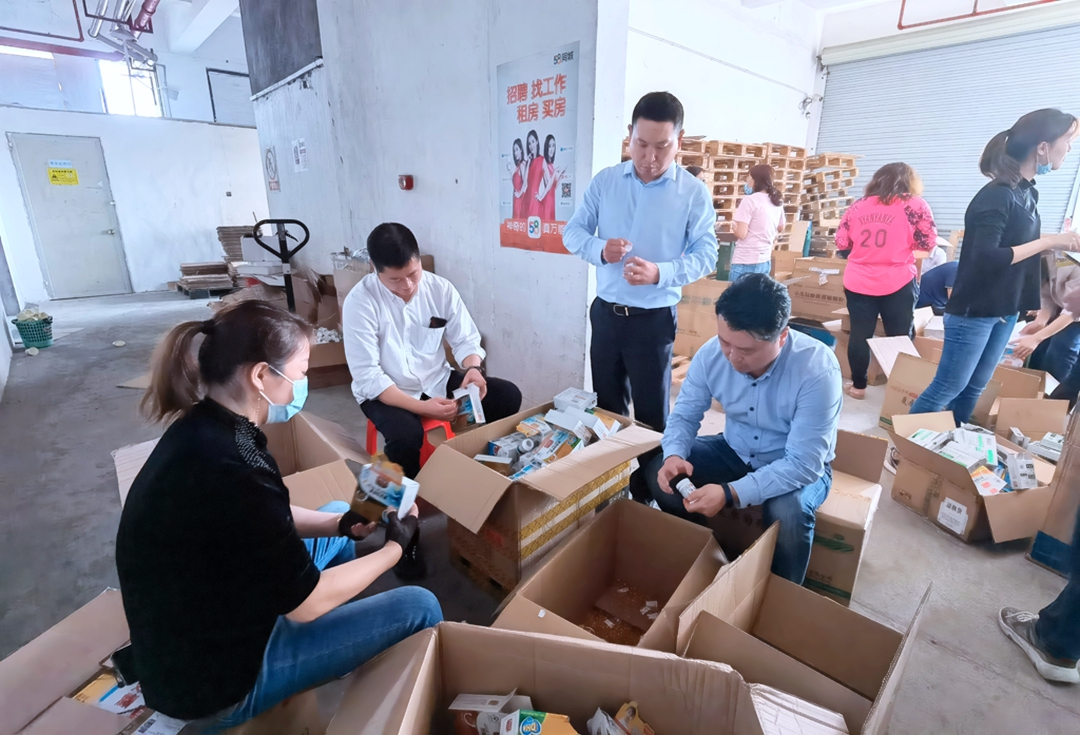 程總、肖總親自處理效期產(chǎn)品.jpg